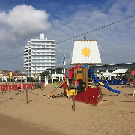 Beach Palace With Small Swimming Pool, Private Beach, Parking Lido di Jesolo Bagian luar foto