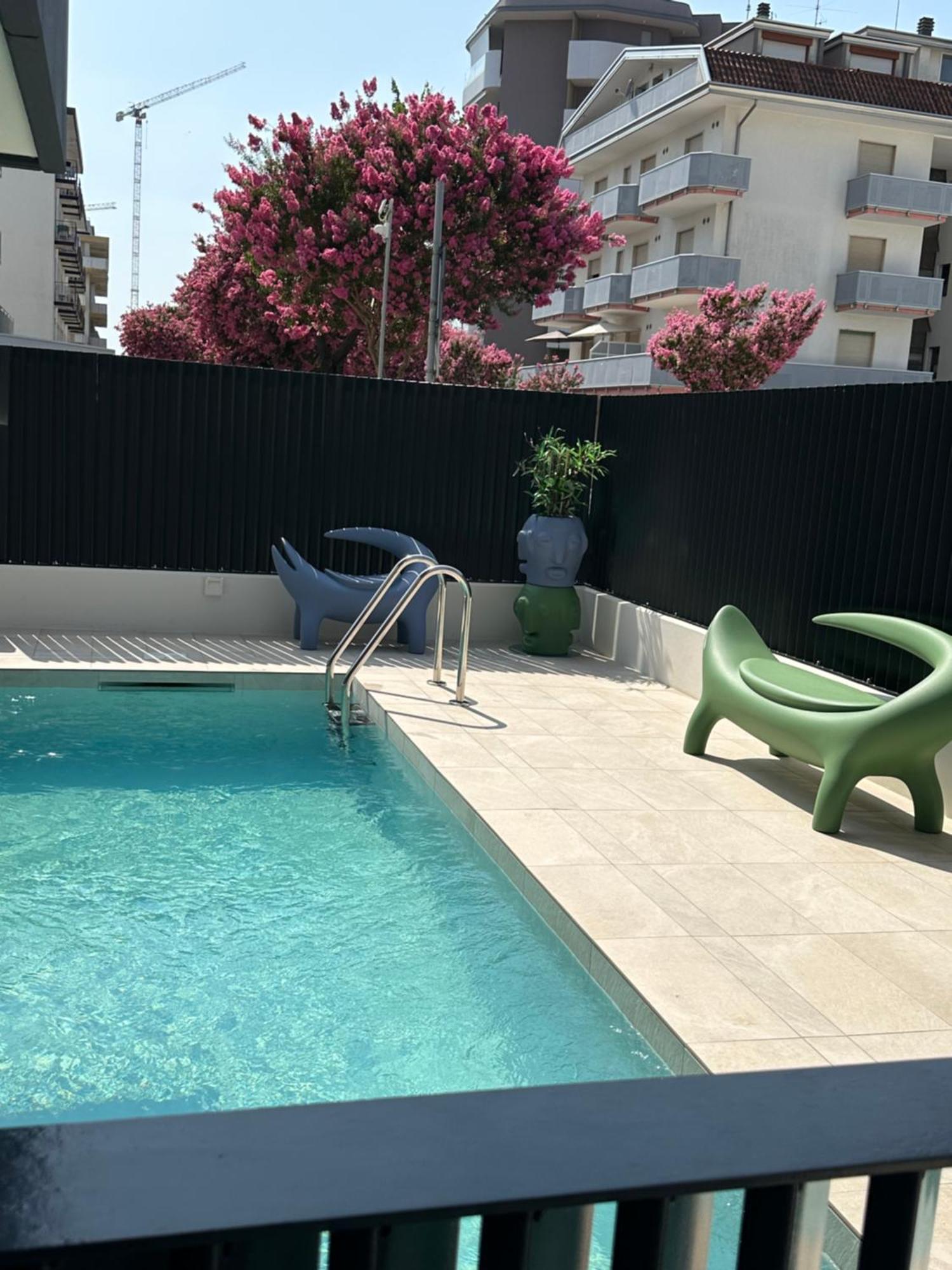 Beach Palace With Small Swimming Pool, Private Beach, Parking Lido di Jesolo Bagian luar foto